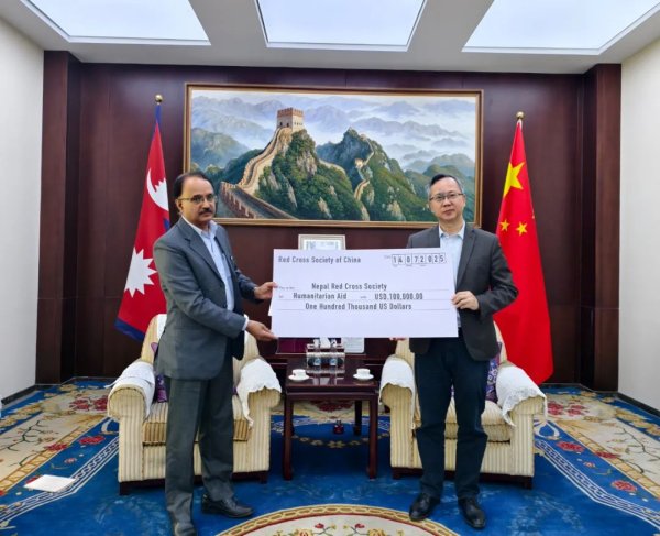 易配资 中国驻尼泊尔大使陈松向尼转交紧急人道主义现汇援助